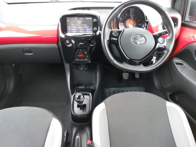Toyota Aygo 1.0 Vvt-i X-style X-shift Red #3