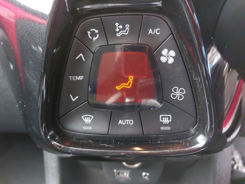Toyota Aygo X-play Red #15