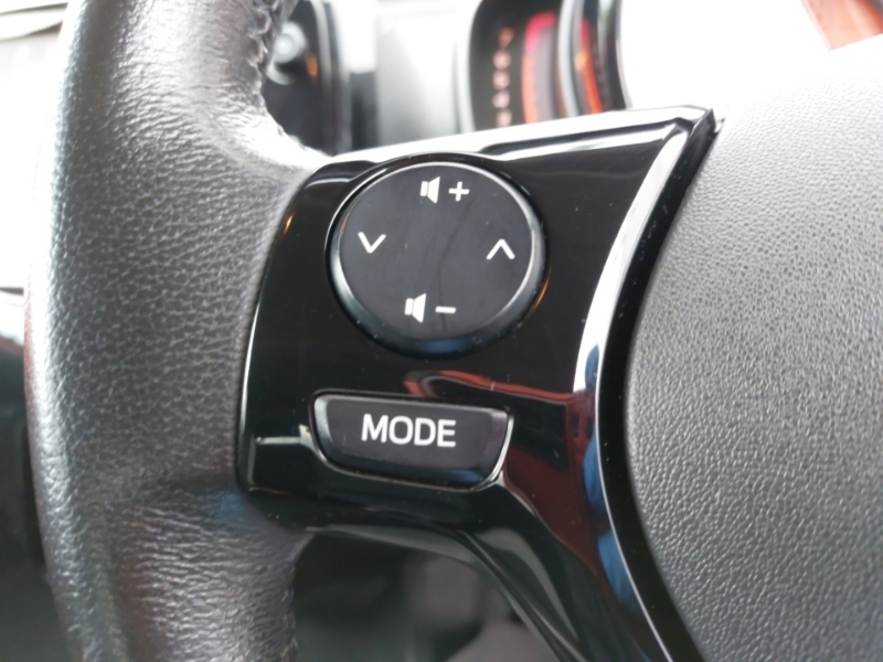 Toyota Aygo X-play Red #12