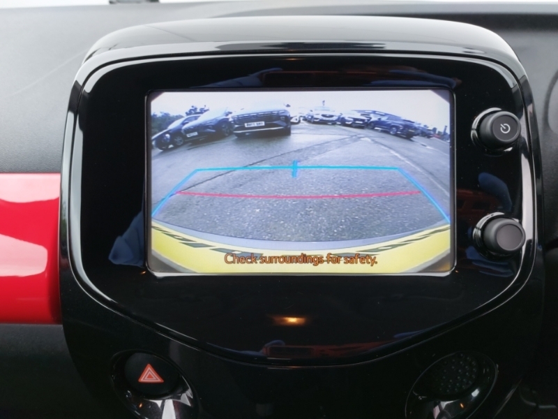 Toyota Aygo X-play Red #9