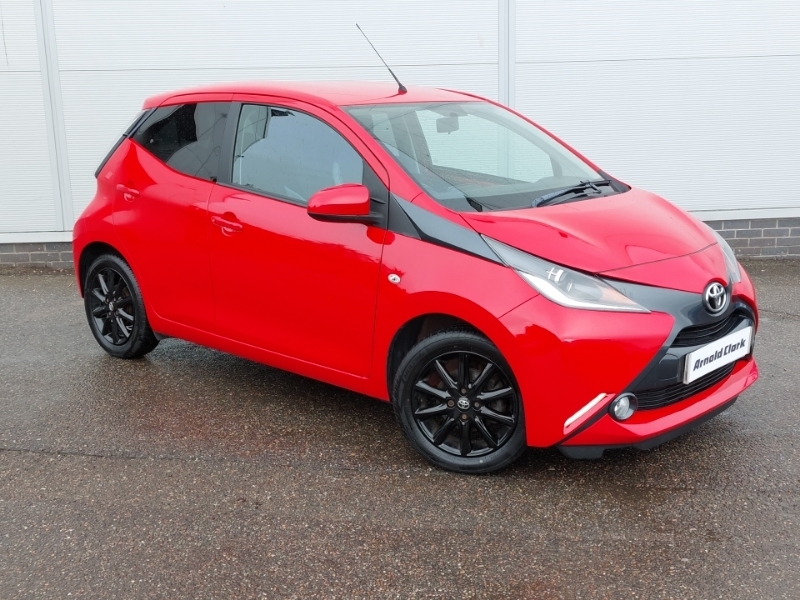 Toyota Aygo X-play Red #7