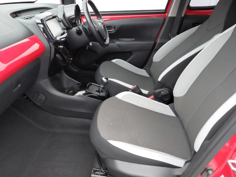 Toyota Aygo 1.0 Vvt-i X-style X-shift Red #5