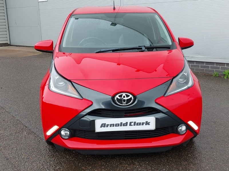 Toyota Aygo X-play Red #14