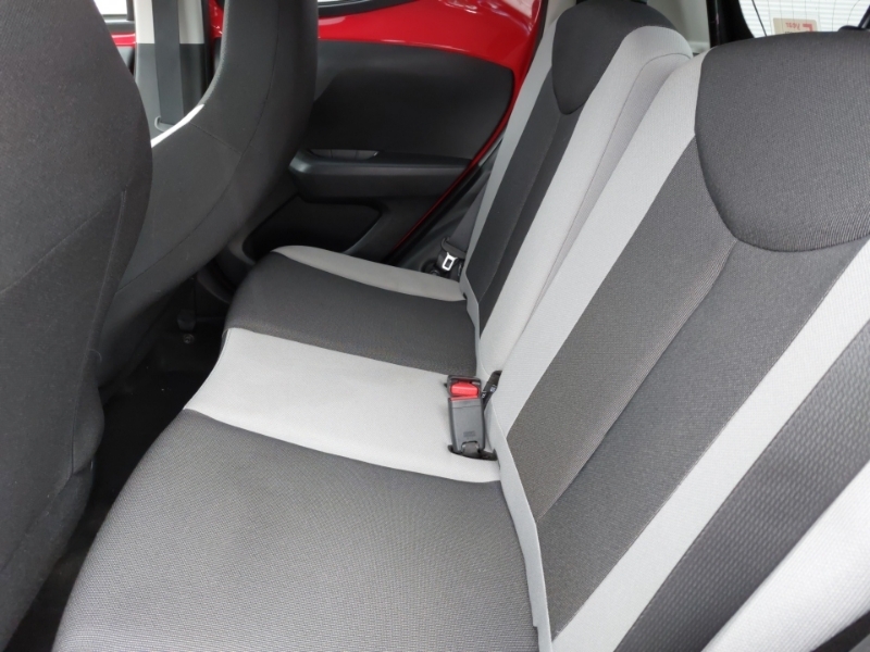 Toyota Aygo 1.0 Vvt-i X-style X-shift Red #6