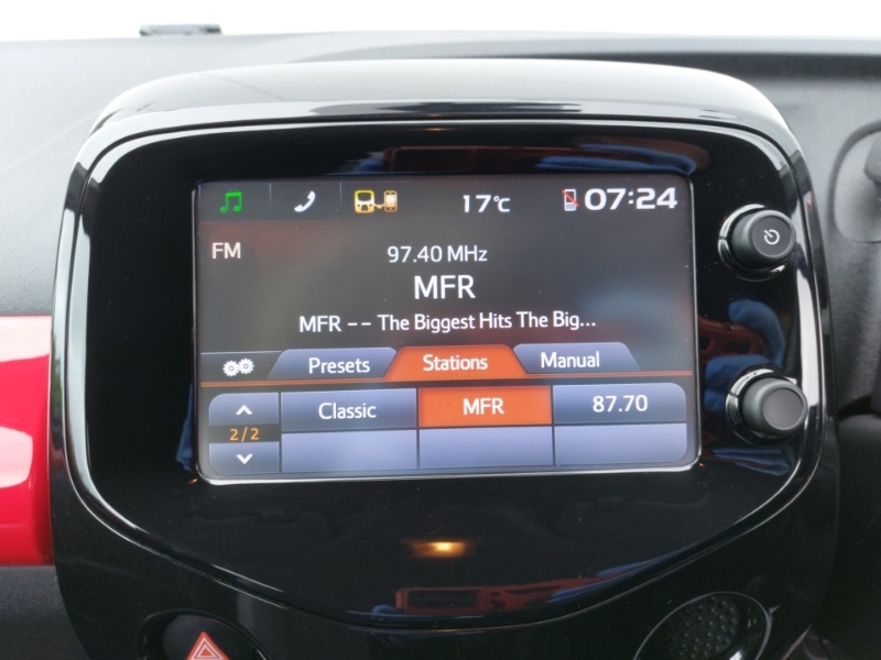 Toyota Aygo X-play Red #10