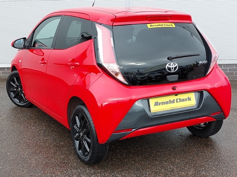 Toyota Aygo 1.0 Vvt-i X-style X-shift Red #2