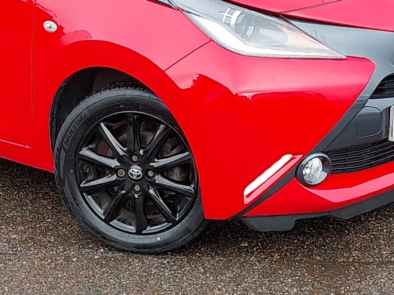 Toyota Aygo X-play Red #20
