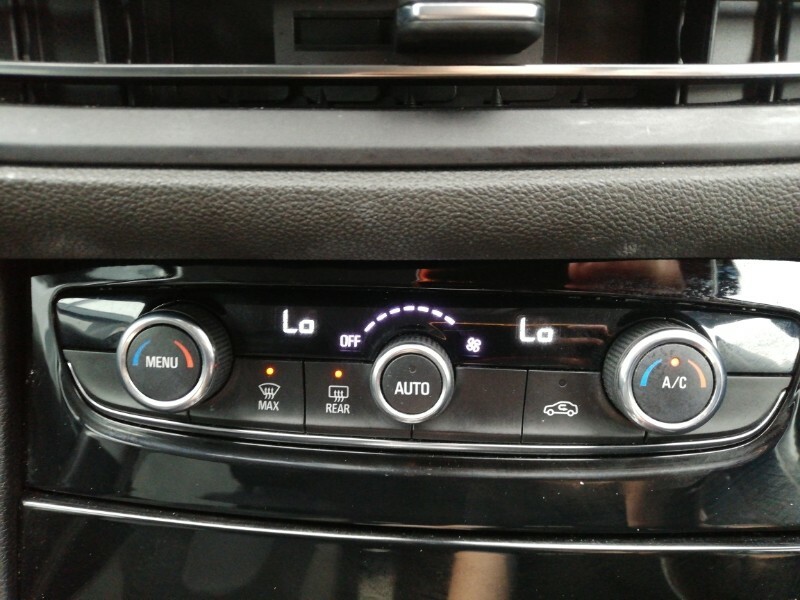 Vauxhall Grandland Ultimate White #13