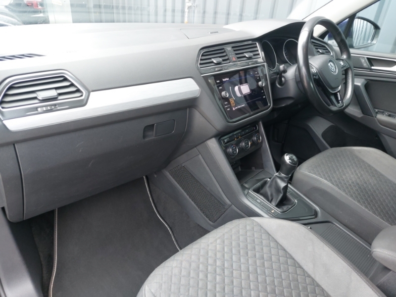 Volkswagen Tiguan Se Navigation Tsi Bluemotion Technology Black #5