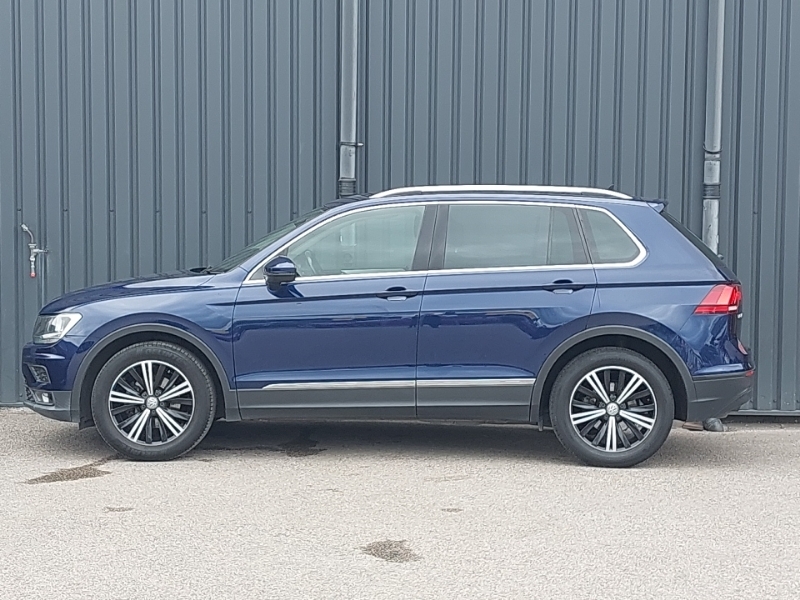 Volkswagen Tiguan Se Navigation Tsi Bluemotion Technology Black #4