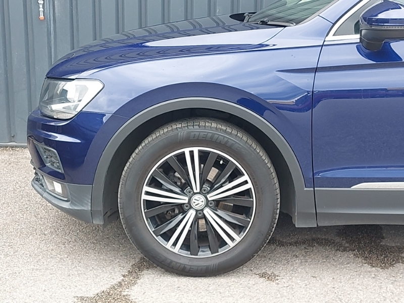 Volkswagen Tiguan Se Navigation Tsi Bluemotion Technology Black #19