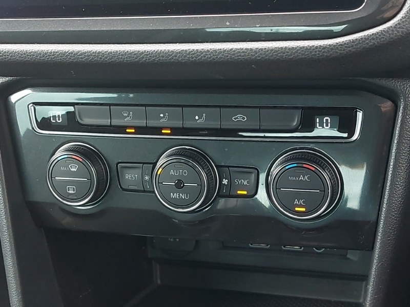 Volkswagen Tiguan Se Navigation Tsi Bluemotion Technology Black #15