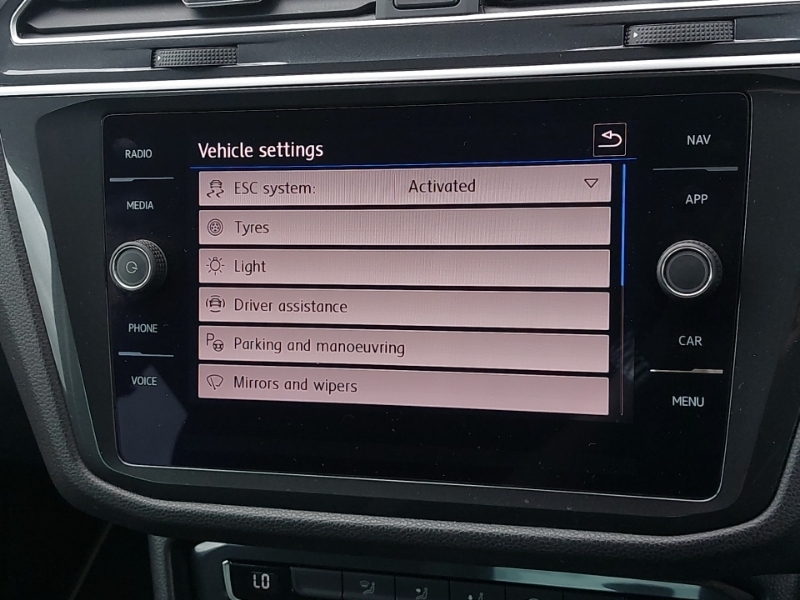 Volkswagen Tiguan Se Navigation Tsi Bluemotion Technology Black #17