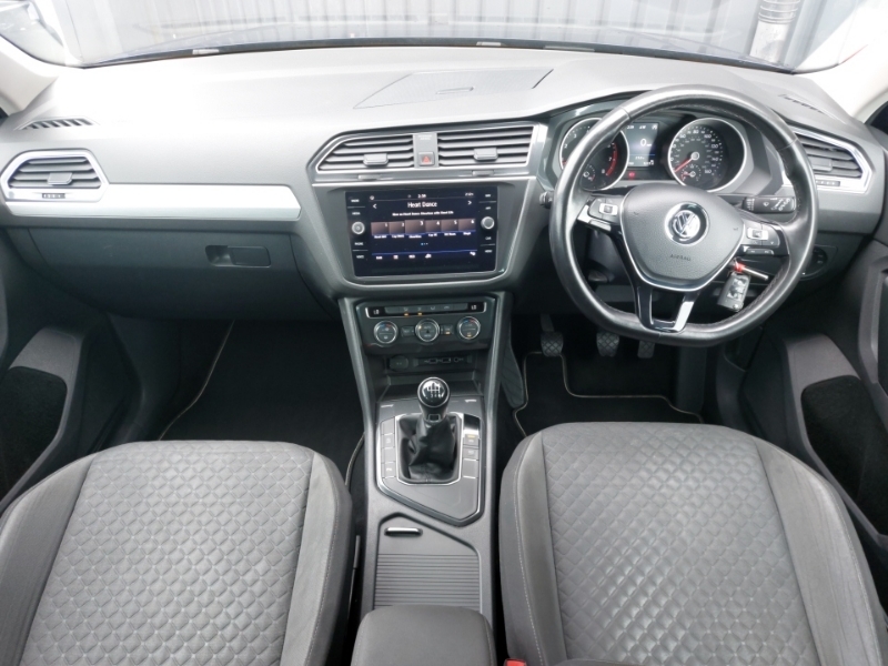 Volkswagen Tiguan Se Navigation Tsi Bluemotion Technology Black #3