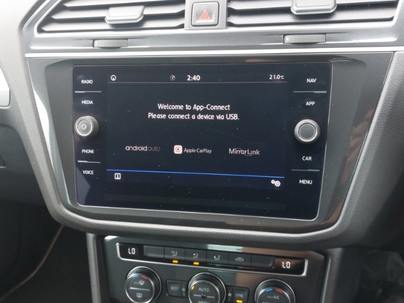 Volkswagen Tiguan Se Navigation Tsi Bluemotion Technology Black #10