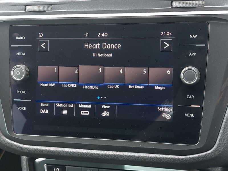 Volkswagen Tiguan Se Navigation Tsi Bluemotion Technology Black #11