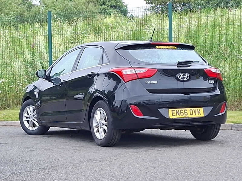 Hyundai I30 1.6 Crdi Blue Drive Se Black #2