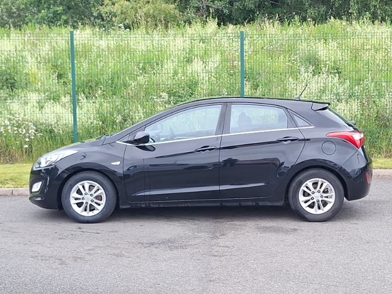 Hyundai I30 1.6 Crdi Blue Drive Se Black #4