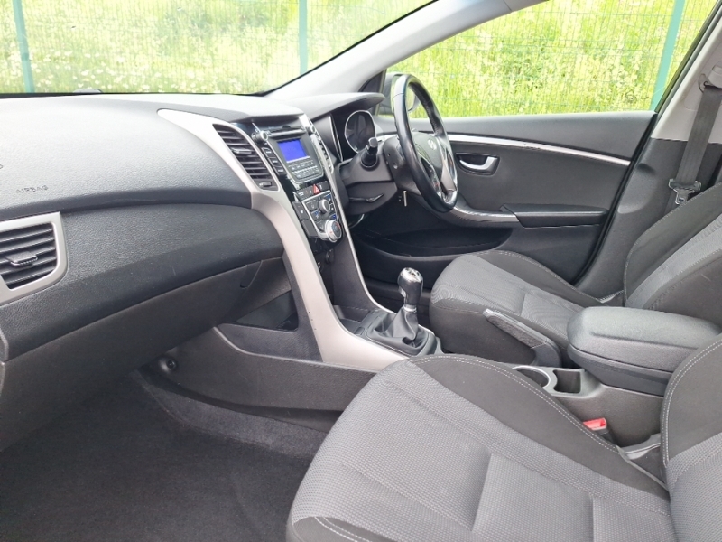 Hyundai I30 1.6 Crdi Blue Drive Se Black #5