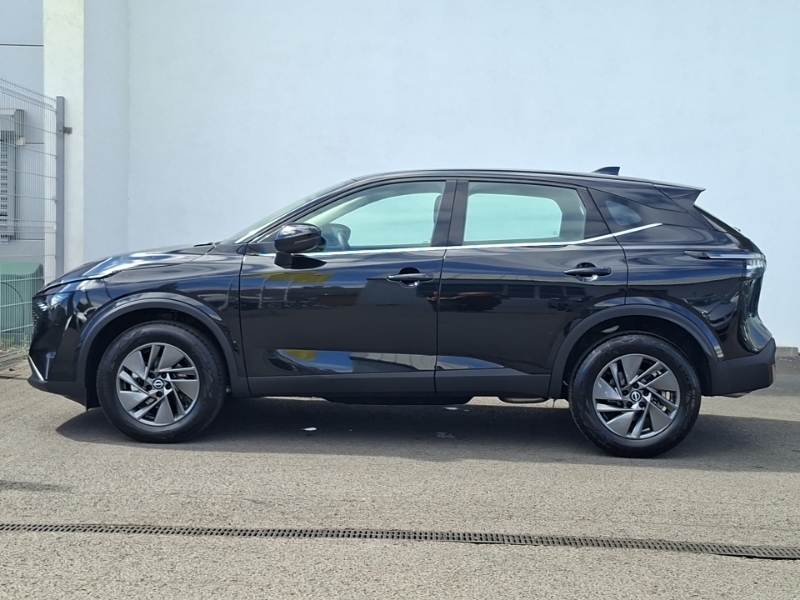Nissan Qashqai 1.3 Dig-t Mh 158 Acenta Premium Xtronic Black #4