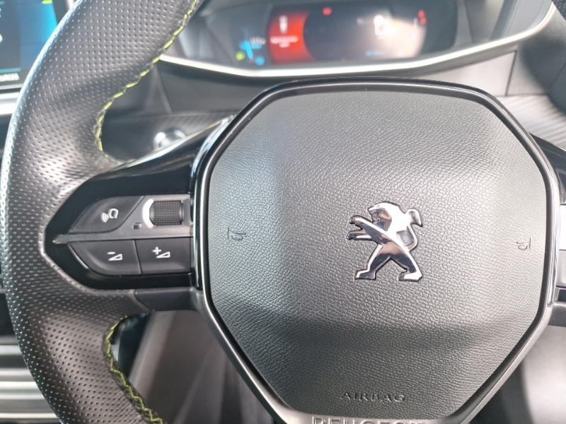 Peugeot e-2008 Active Premium Red #12