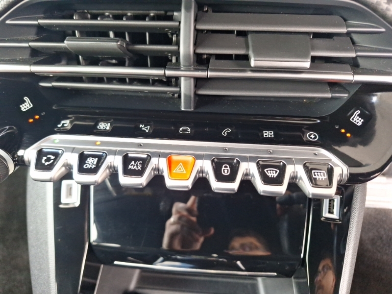 Peugeot e-2008 Active Premium Red #17