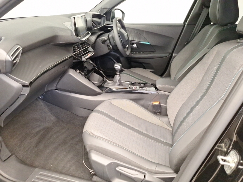Peugeot 2008 1.2 Puretech Allure Premium Black #5