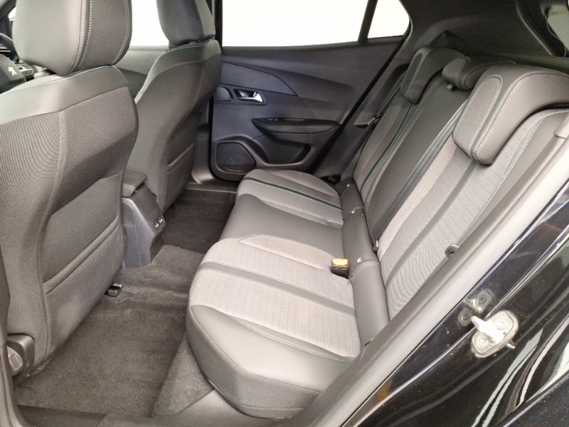 Peugeot 2008 1.2 Puretech Allure Premium Black #6