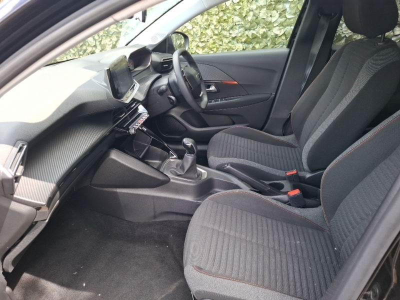 Peugeot 208 1.2 Puretech Active Premium Black #5