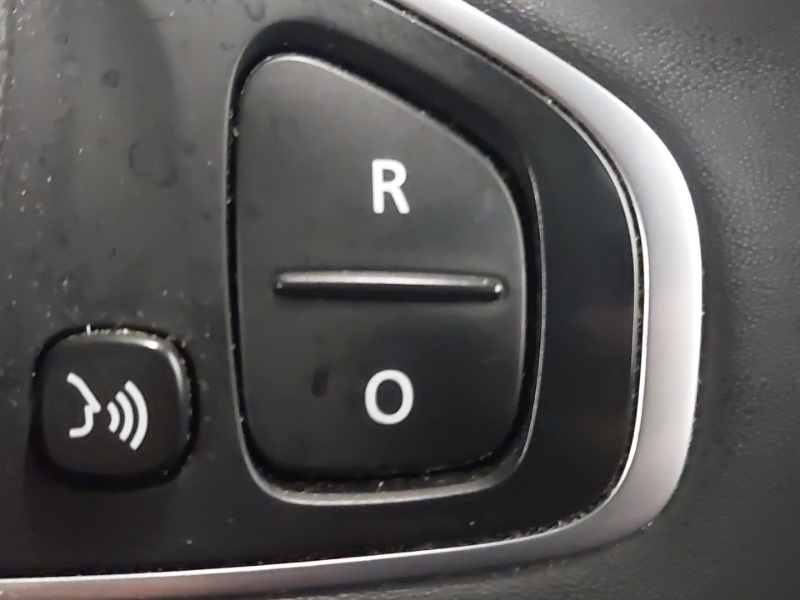 Renault Clio Iconic Dci White #13