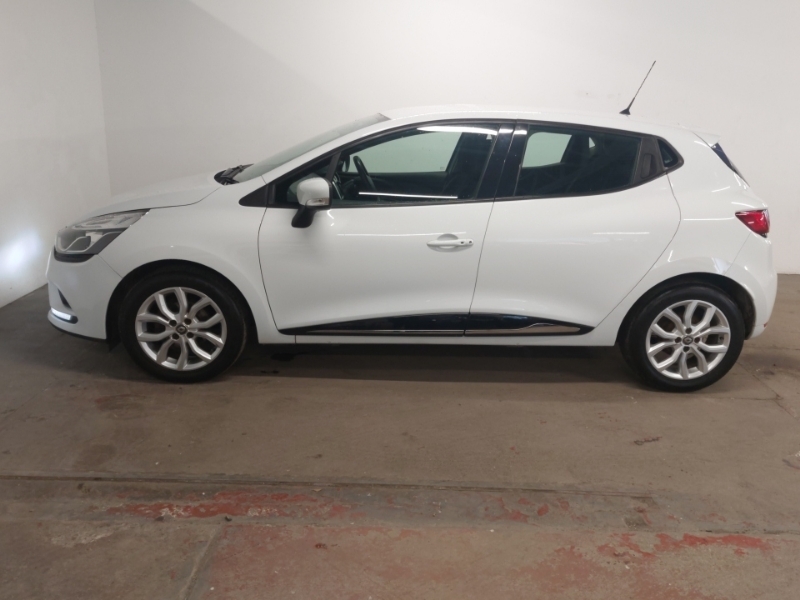 Renault Clio 1.2 16V Dynamique Nav White #4