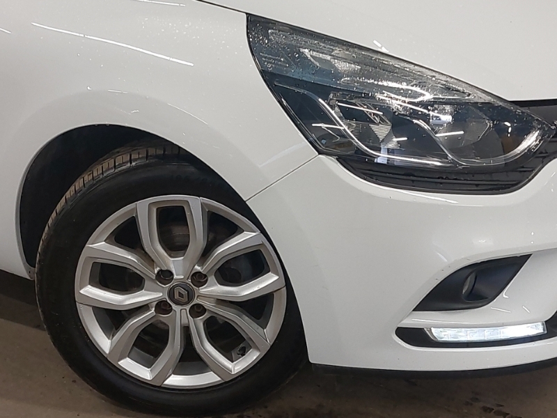 Renault Clio Iconic Dci White #20