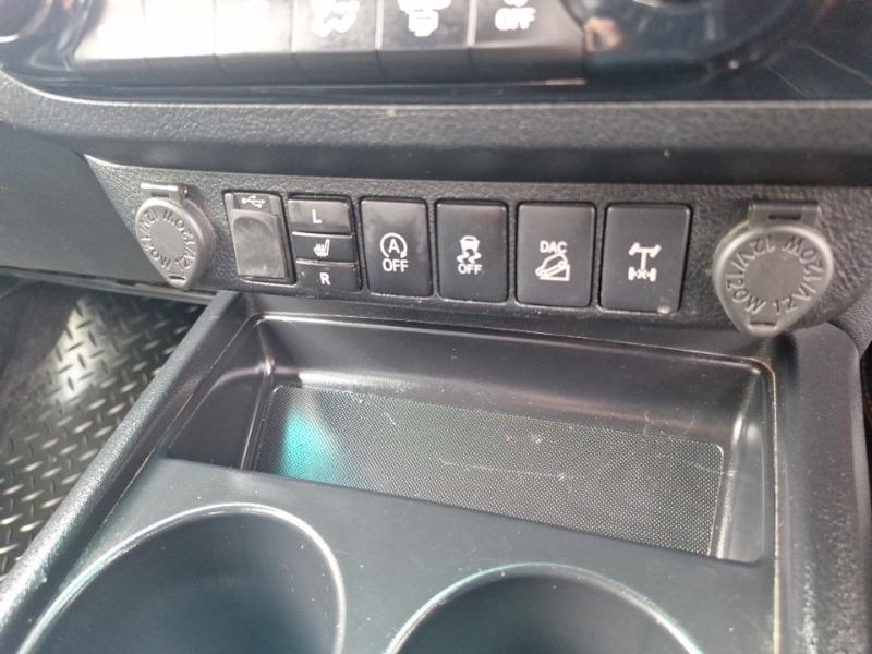 Toyota HILUX Active 4X4 White #15