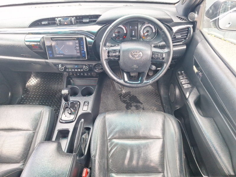 Toyota HILUX Active 4X4 White #8