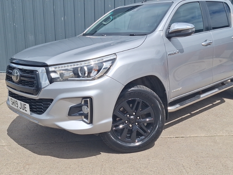 Toyota HILUX Active 4X4 White #20