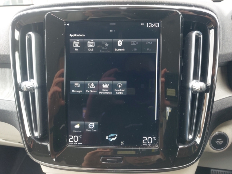 Volvo XC40 R Design Silver #11