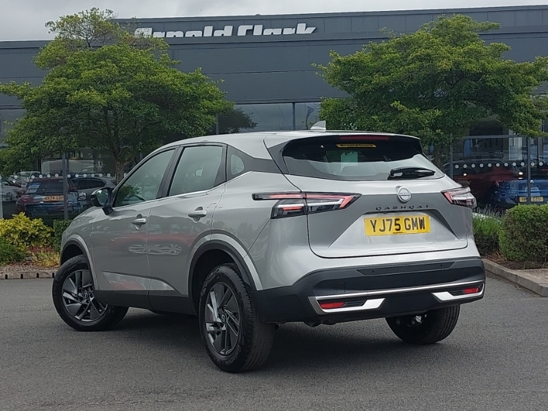 Nissan Qashqai 1.3 Dig-t Mh 158 Acenta Premium Xtronic Silver #2