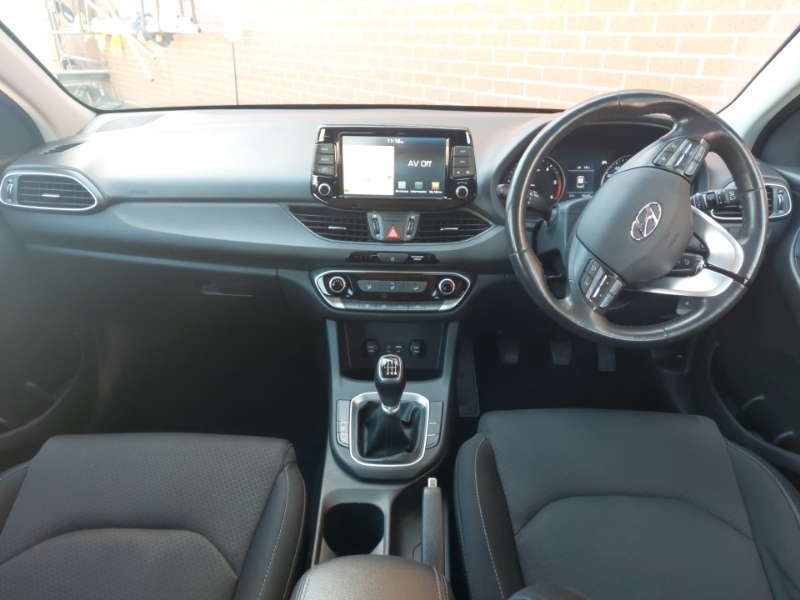 Hyundai I30 1.6 Crdi Se Nav White #3