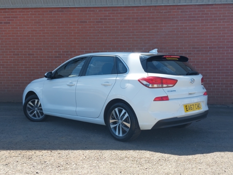 Hyundai I30 1.6 Crdi Se Nav White #2