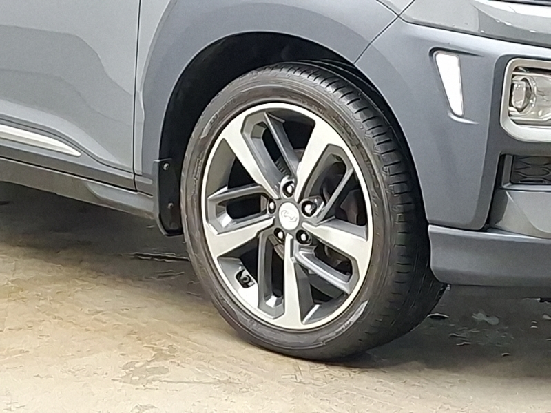 Hyundai Kona Hatchback Red #20