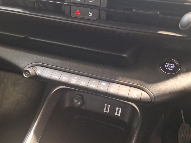 Jeep Avenger 54Kwh E-summit Suv 156 Ps White #15