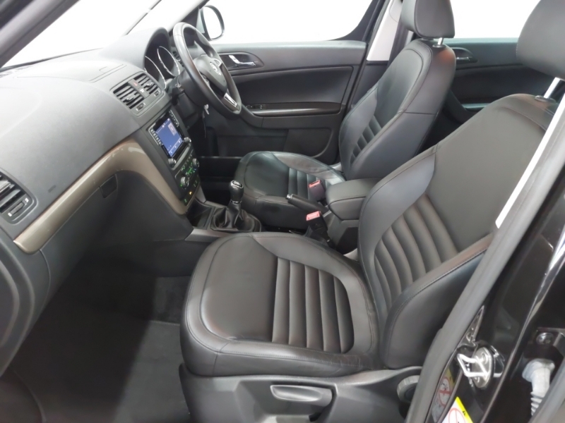 Skoda Yeti 1.2 Tsi 110 Se L Drive Black #5