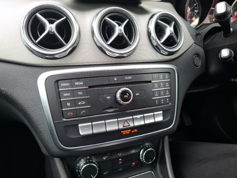 Mercedes-Benz GLA Class 200 Amg Line Silver #10