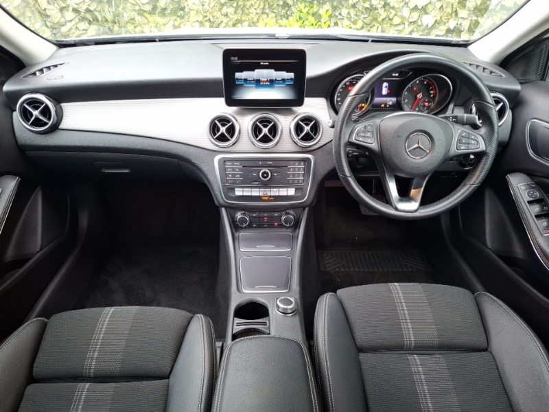 Mercedes-Benz GLA Class Gla 180 Urban Edition White #3