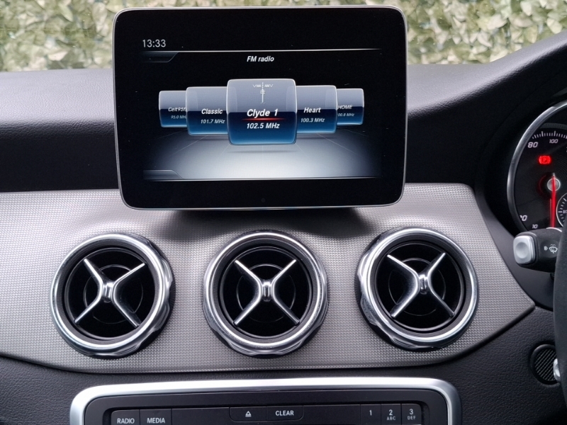 Mercedes-Benz GLA Class 200 Amg Line Silver #11
