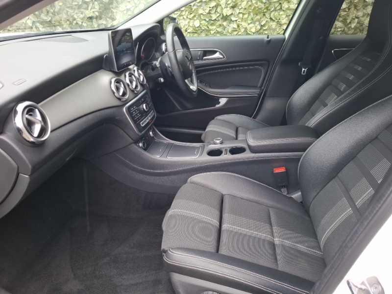 Mercedes-Benz GLA Class Gla 180 Urban Edition White #5