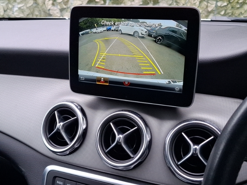 Mercedes-Benz GLA Class 200 Amg Line Silver #9
