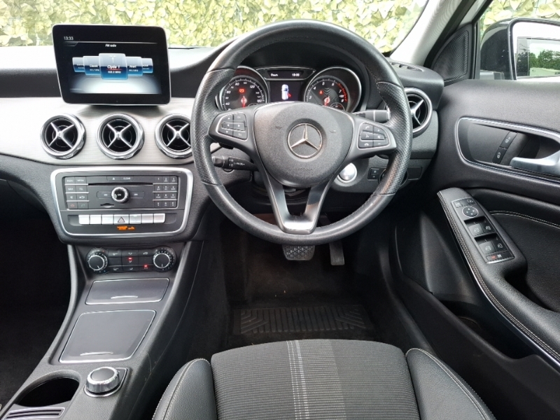Mercedes-Benz GLA Class 200 Amg Line Silver #8