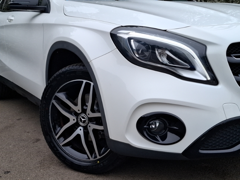 Mercedes-Benz GLA Class 200 Amg Line Silver #20