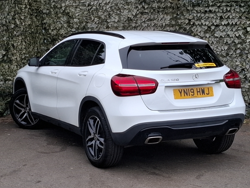Mercedes-Benz GLA Class Gla 180 Urban Edition White #2